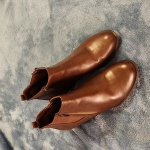Short brown bootie
